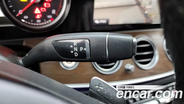 Mercedes-Benz E-Class 2017 — фото 9