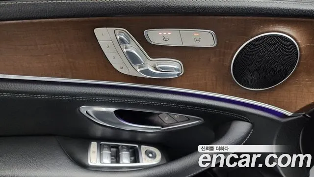 Mercedes-Benz E-Class 2017 — фото 17