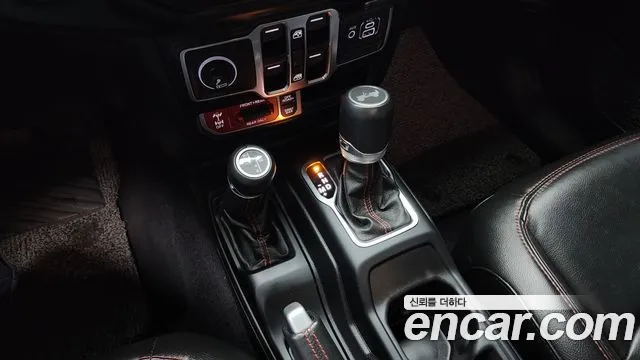 Jeep Wrangler 2021 — фото 9