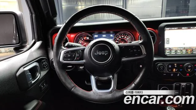 Jeep Wrangler 2021 — фото 13