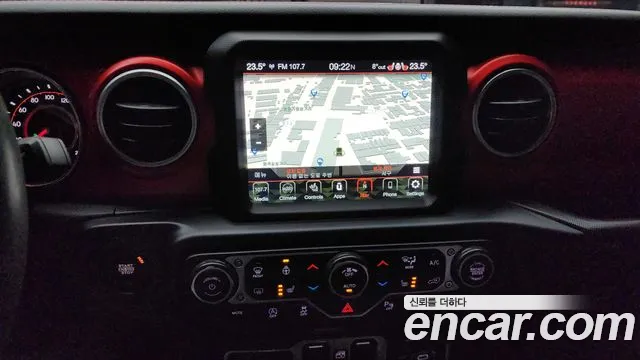 Jeep Wrangler 2021 — фото 14
