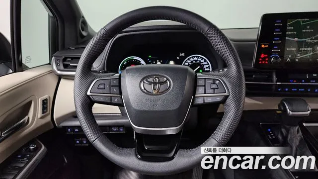 Toyota Sienna 2023 — фото 13