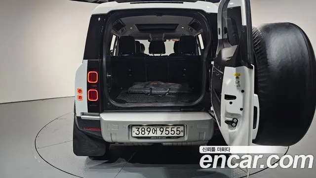 Land Rover Defender 2020 — фото 19
