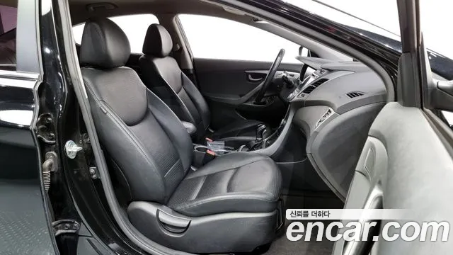 Hyundai AVANTE 2014 — фото 11