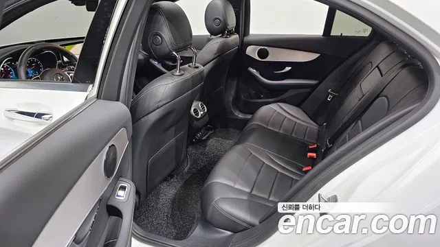 Mercedes-Benz C-Class 2021 — фото 12