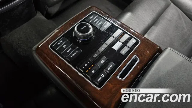 Hyundai Equus 2014 — фото 17