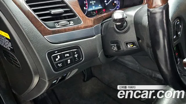 Hyundai Equus 2014 — фото 19