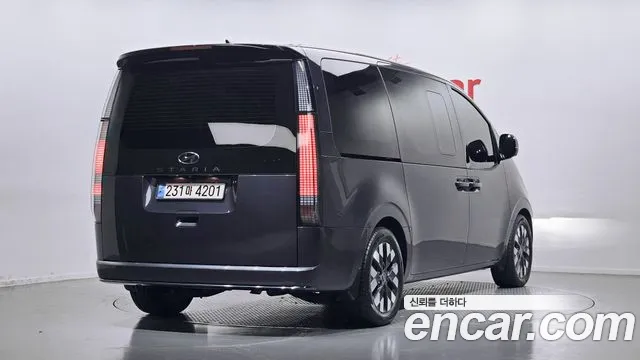 Hyundai Staria 2023 — фото 2
