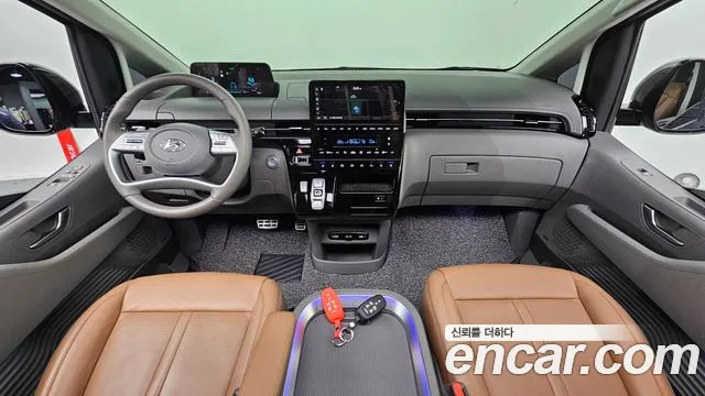 Hyundai Staria 2023 — фото 7