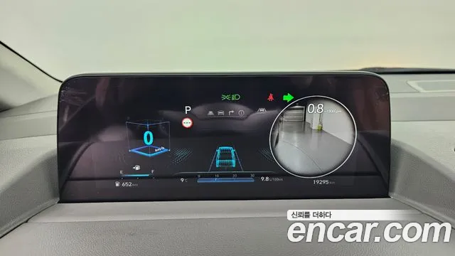 Hyundai Staria 2023 — фото 8