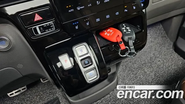 Hyundai Staria 2023 — фото 9