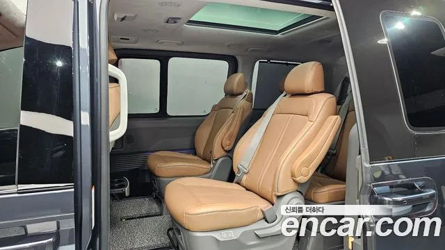 Hyundai Staria 2023 — фото 12