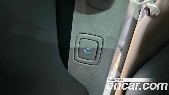 Hyundai Staria 2023 — фото 19