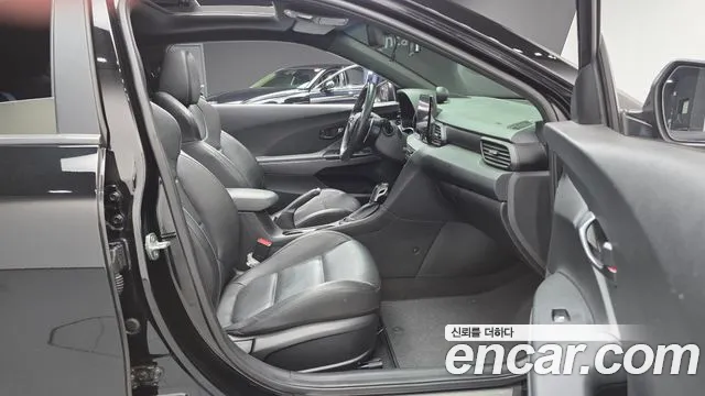 Hyundai Veloster 2022 — фото 10