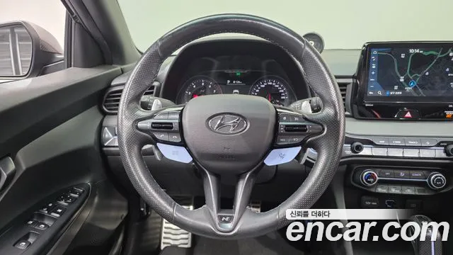 Hyundai Veloster 2022 — фото 13