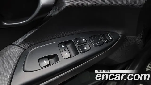 Hyundai Veloster 2022 — фото 17