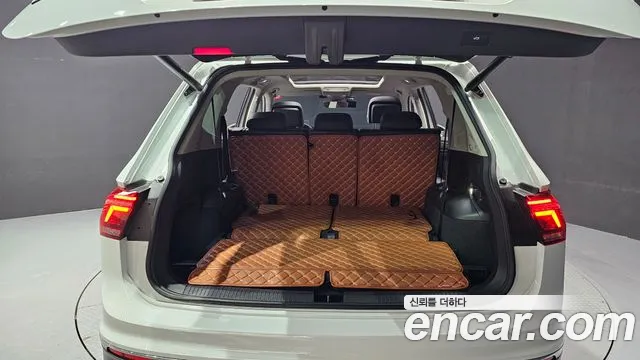 Volkswagen Tiguan 2023 — фото 20