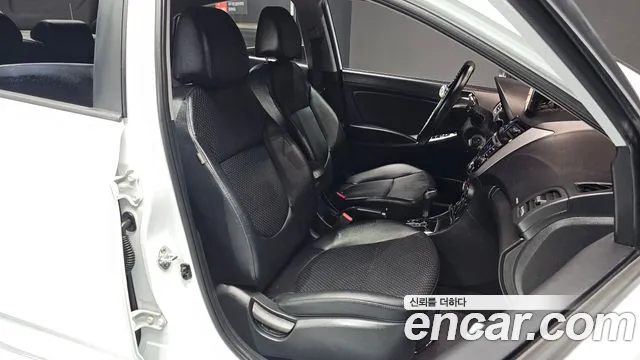 Hyundai Accent 2017 — фото 10