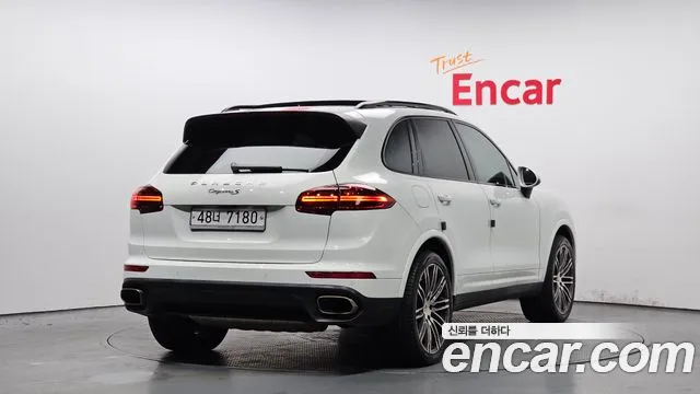 Porsche Cayenne 2017 — фото 2