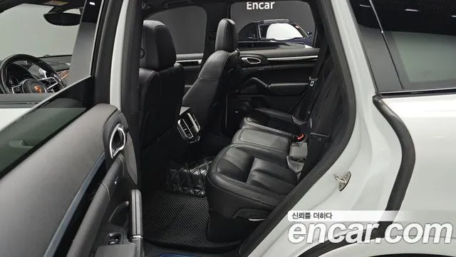 Porsche Cayenne 2017 — фото 12