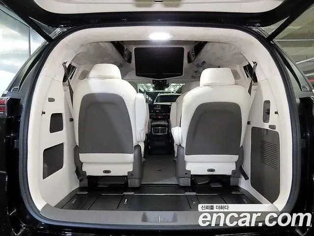 Kia Canival 2023 — фото 15