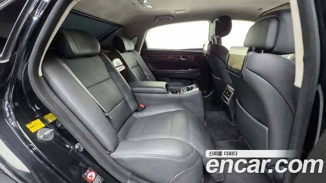Hyundai Equus 2015 — фото 19