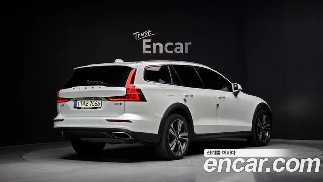 Volvo V60 2021 — фото 2