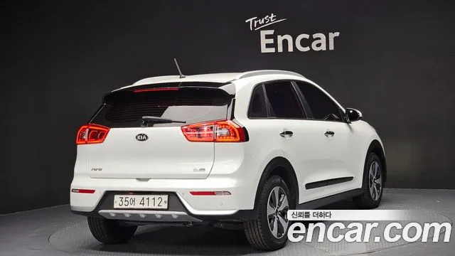 Kia Niro 2017 — фото 2