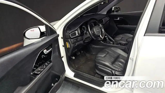 Kia Niro 2017 — фото 11