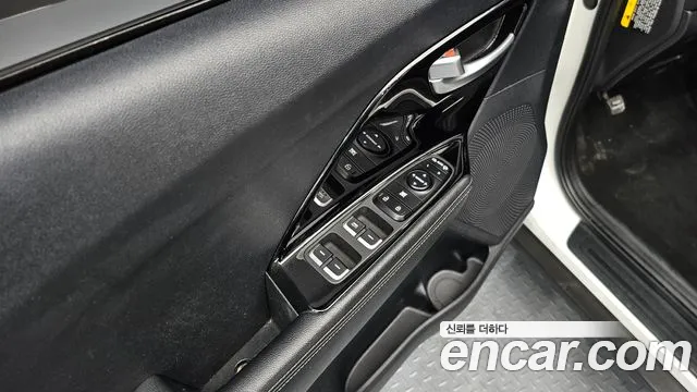 Kia Niro 2017 — фото 16