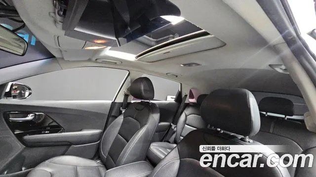 Kia Niro 2017 — фото 17