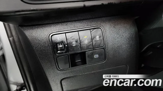 Hyundai Staria 2025 — фото 18