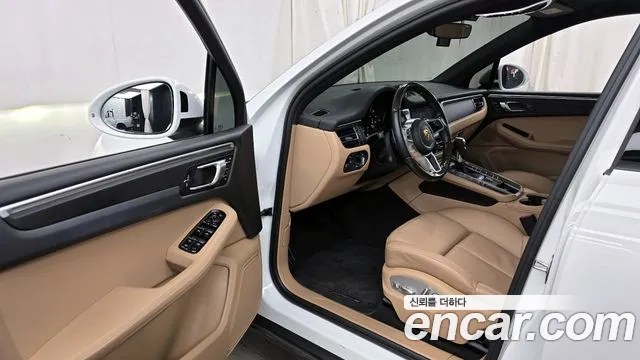 Porsche Macan 2021 — фото 10