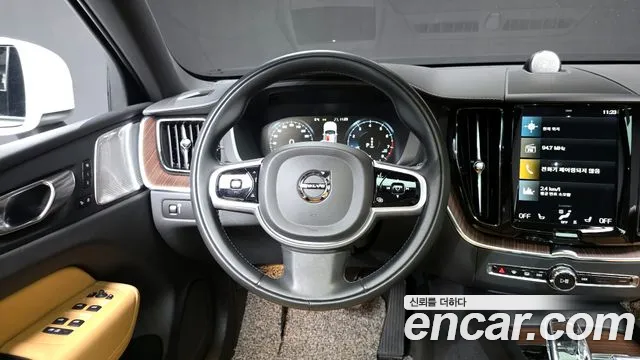 Volvo XC60 2021 — фото 13