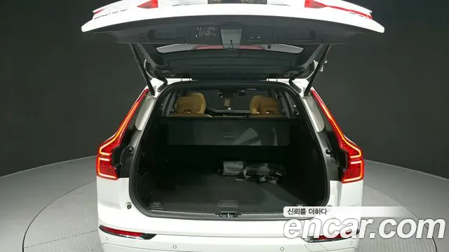 Volvo XC60 2021 — фото 20