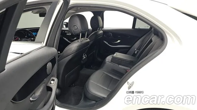 Mercedes-Benz C-Class 2019 — фото 11