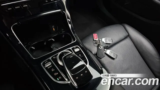 Mercedes-Benz C-Class 2019 — фото 17