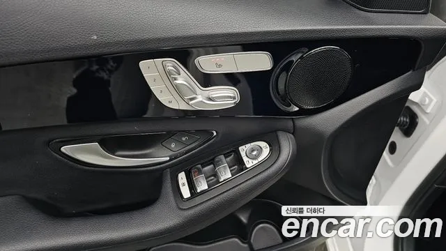 Mercedes-Benz C-Class 2019 — фото 18