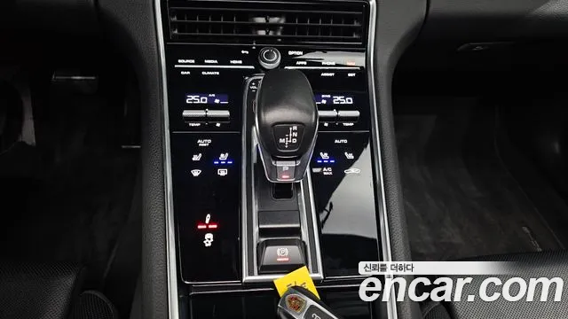Porsche Panamera 2021 — фото 9