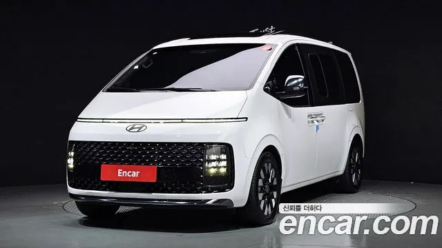 Hyundai Staria 2025 — фото 1