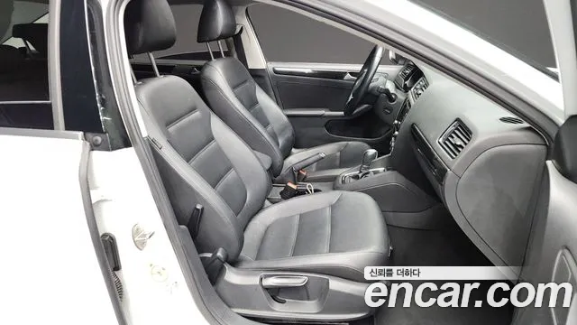 Volkswagen Jetta 2015 — фото 11