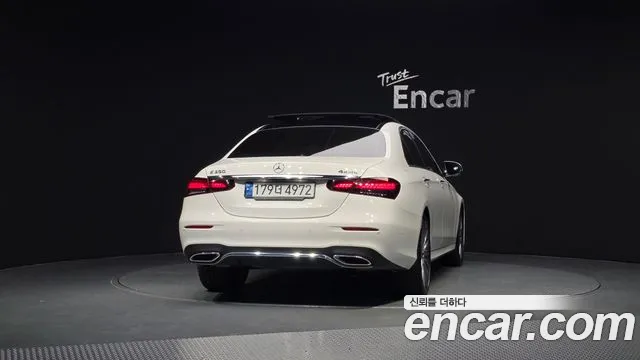 Mercedes-Benz E-Class 2022 — фото 4