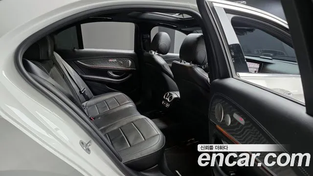 Mercedes-Benz E-Class 2022 — фото 12