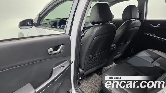 Hyundai Kona 2018 — фото 18