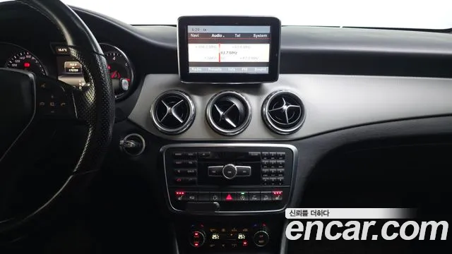 Mercedes-Benz GLA-Class 2015 — фото 14