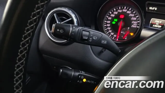 Mercedes-Benz GLA-Class 2015 — фото 18