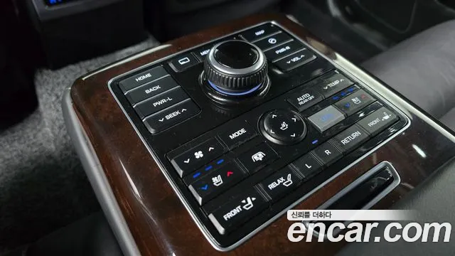 Hyundai Equus 2014 — фото 19