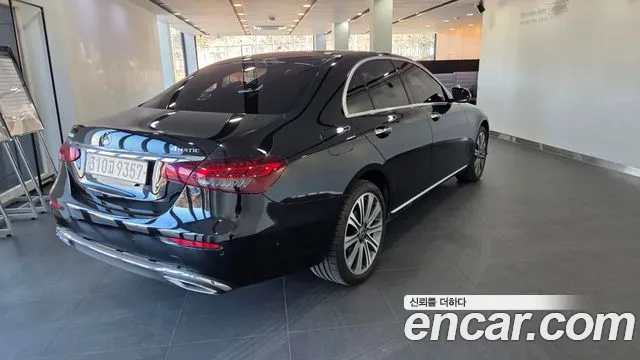 Mercedes-Benz E-Class 2023 — фото 2