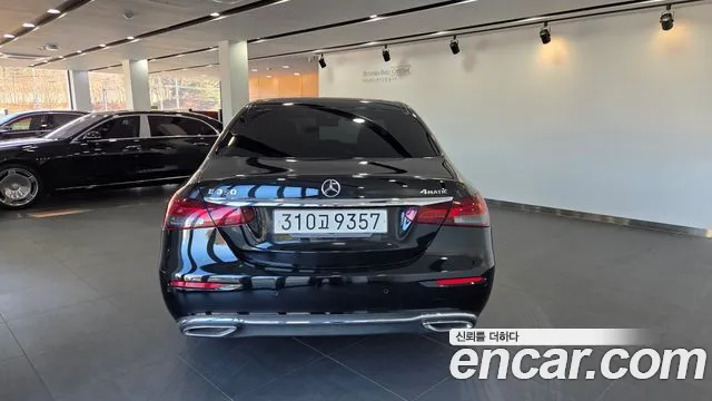 Mercedes-Benz E-Class 2023 — фото 4