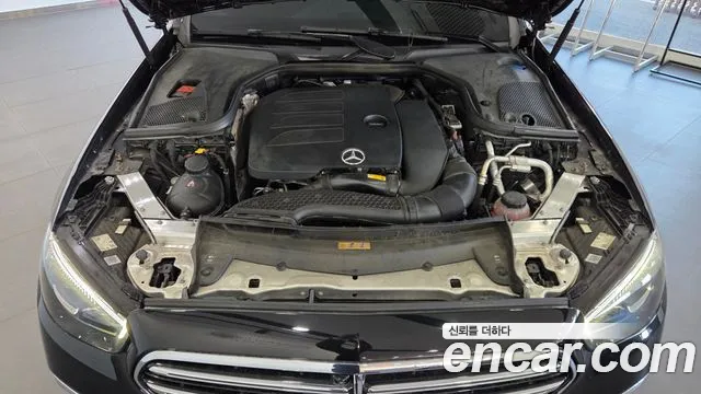 Mercedes-Benz E-Class 2023 — фото 6